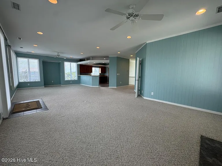 1154 Monroe Ln — Photo 3
