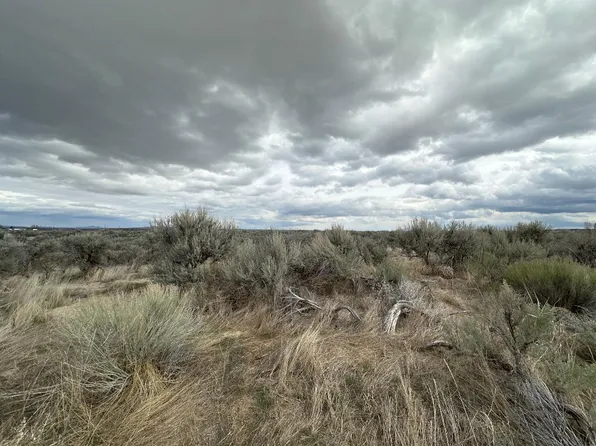 Tucker Rd, Christmas Valley, OR 97641