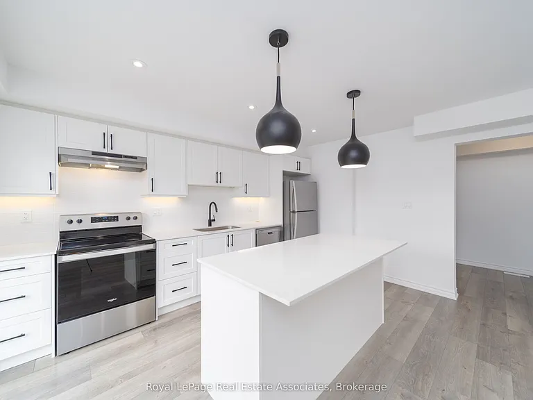 12 Hay Ln — Photo 1