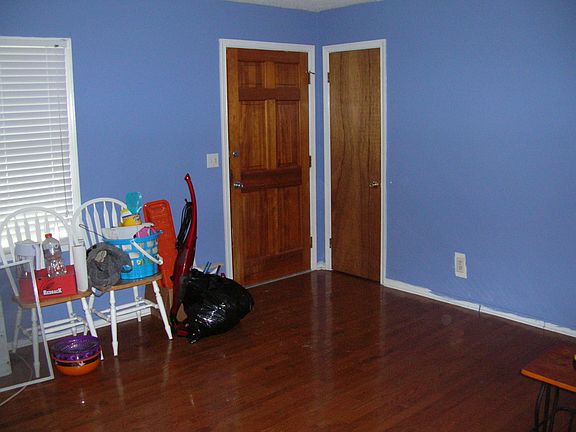 5th image of 107 Pine St