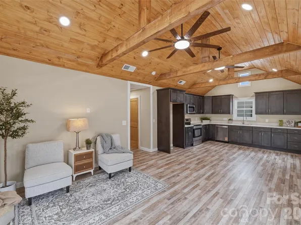 522 W McLelland Ave, Mooresville, NC 28115