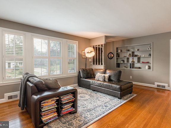 3rd image of 511 Crestwood Dr
