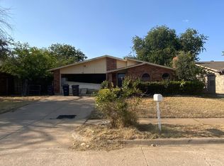 1816 Country Manor Rd, Fort Worth, TX 76134