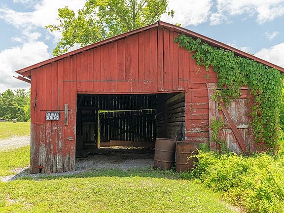 4th image of 421 Fain Rd