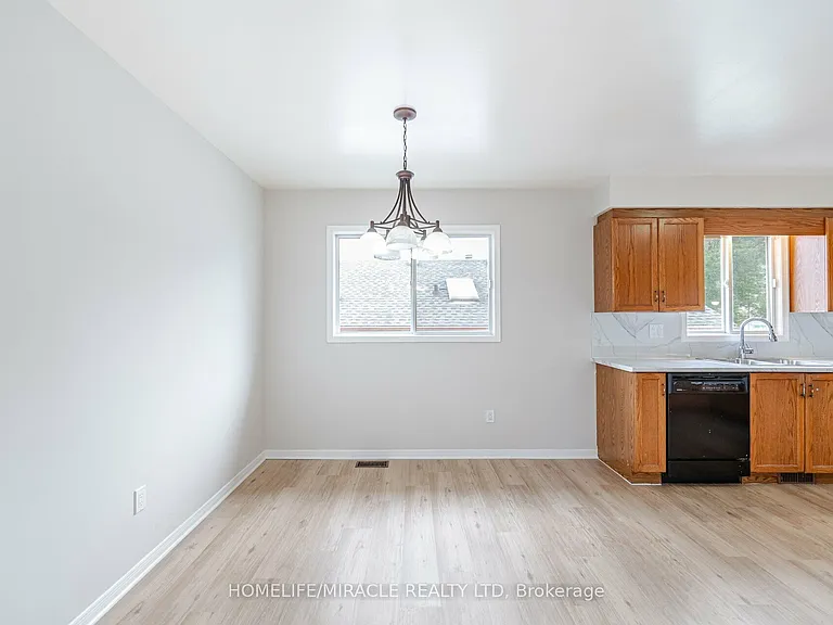 36 Poplar Cres #UPPER — Photo 7