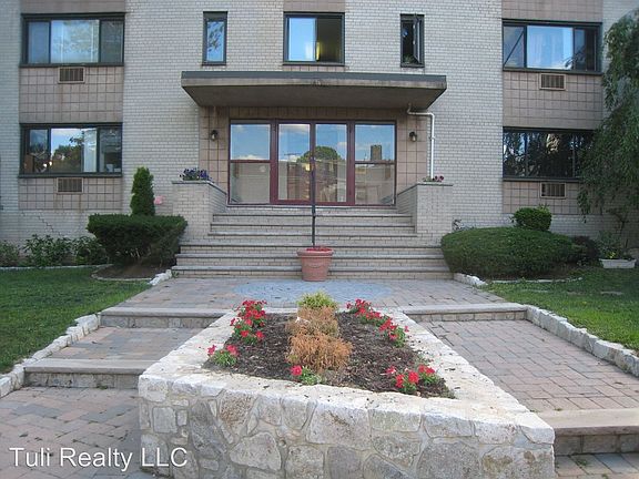 3rd image of 116 Irvington Ave APT 4J