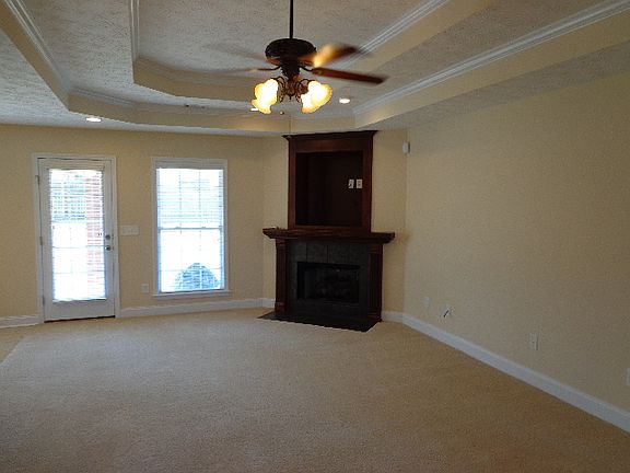 Great room w/ fireplace/logs