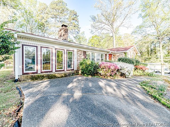 3rd image of 820 Primrose Ln