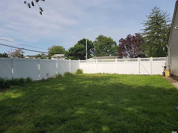 4th image of 39 Carman Blvd