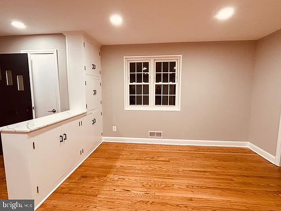 3rd image of 4619 Edgefield Rd