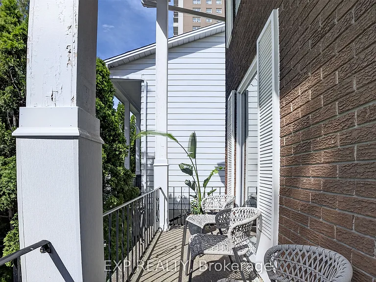 2490 Regina St — Photo 20