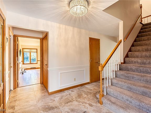 4th image of 1046 Brook Ln