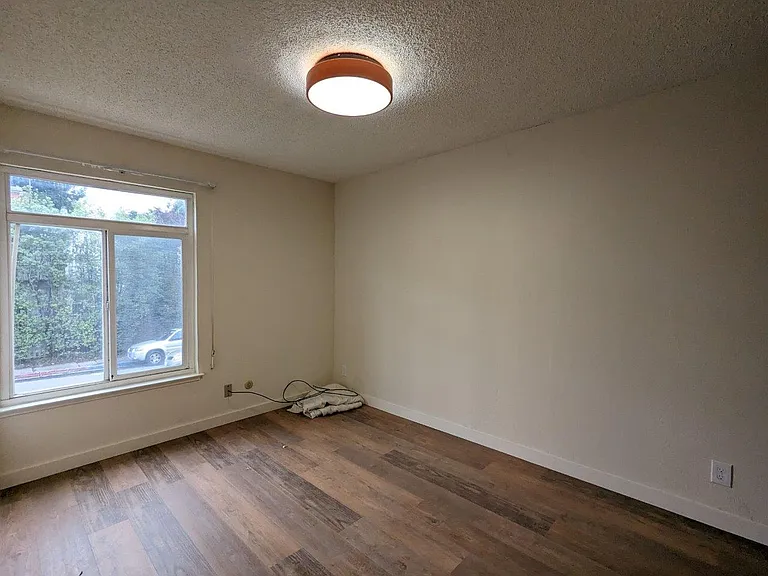 Oxford-Cedar Apartments — Photo 18