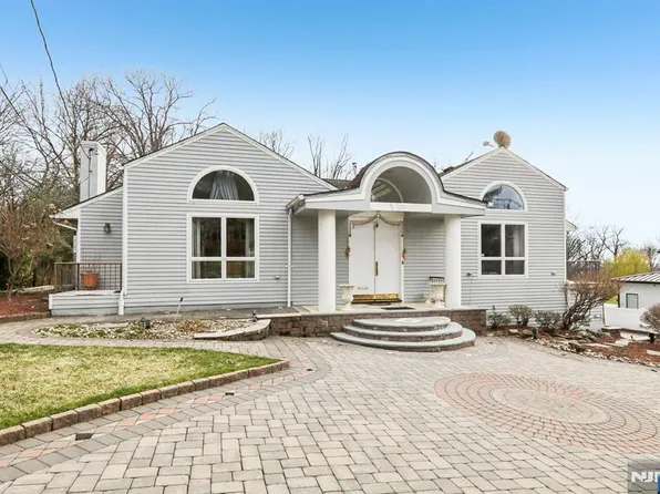 270 E Clinton Ave, Tenafly, NJ 07670