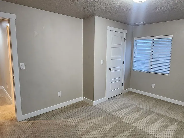 1255 N Main St — Photo 29