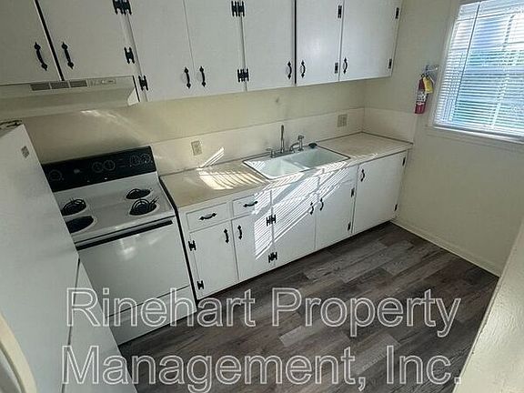 3rd image of 1041 Meadow Dr Unit H