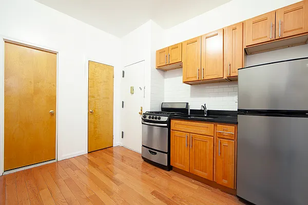 Rented by R New York | media 9