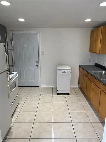 2 bed, 1.0 bath, 1003 sqft, $1,195 — Photo 3