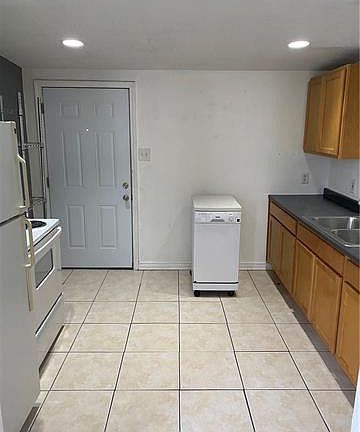 2nd image of 6221 Cameron Blvd
