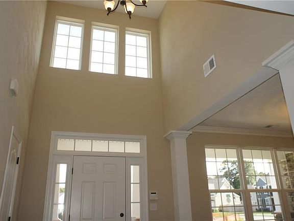 3rd image of 512 Gibraltar Ln