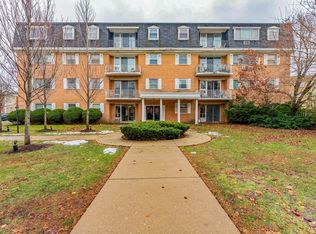 415 Wesley Ave APT 24, Oak Park, IL 60302