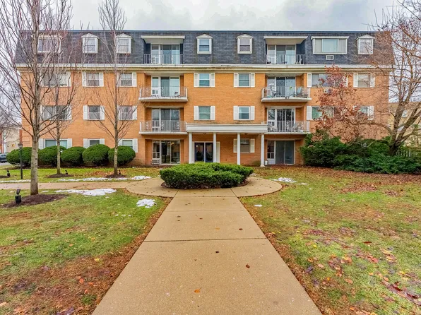 415 Wesley Ave APT 24, Oak Park, IL 60302