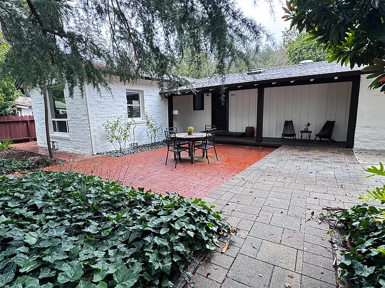 Casa Walnut Front Patio