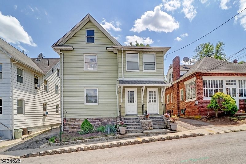 1st image of 17 Logan Pl