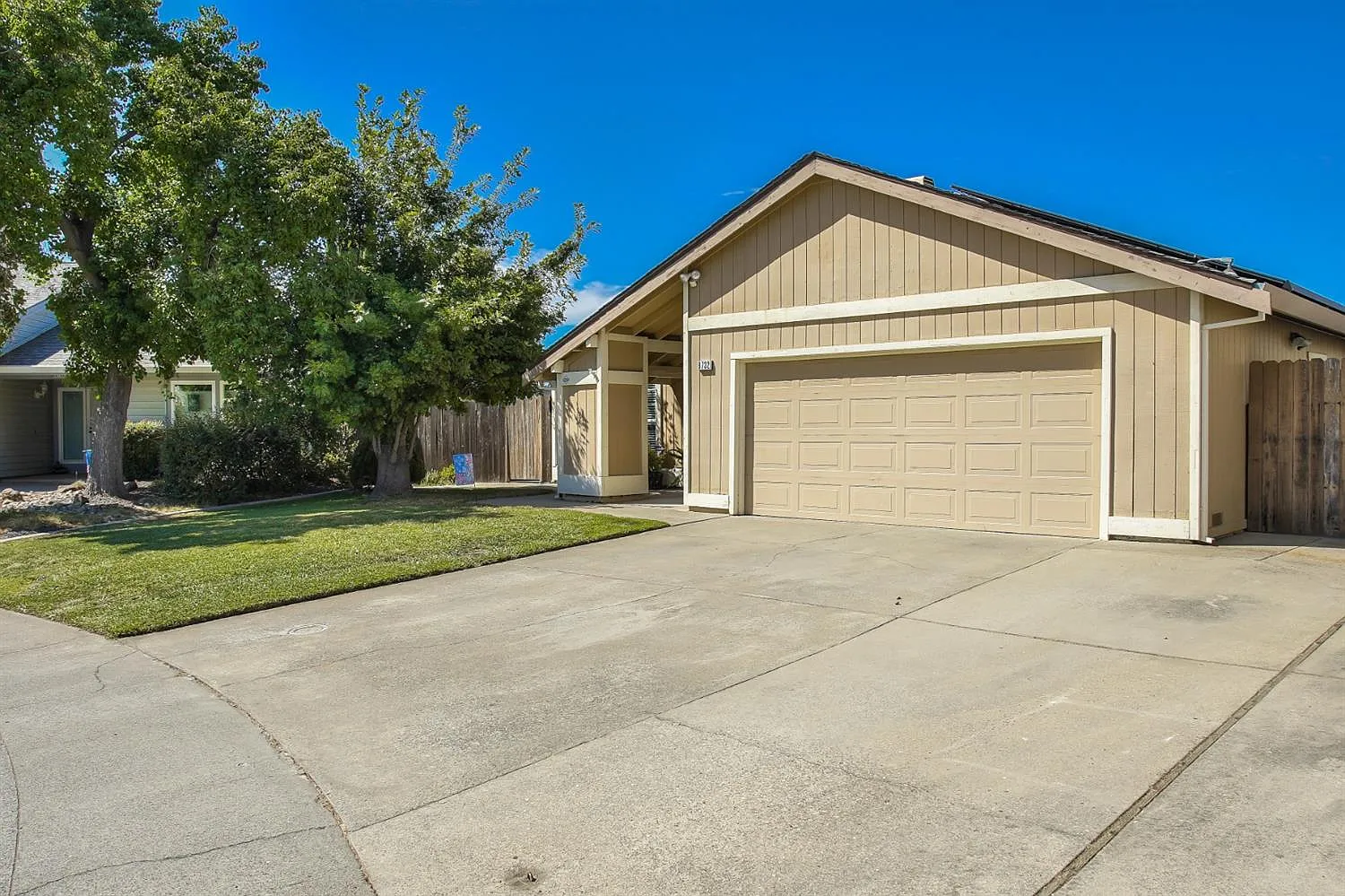 9732 Red Cedar Cir photo 1