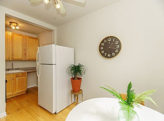 5th image of 4240 N Clarendon Ave APT 413S