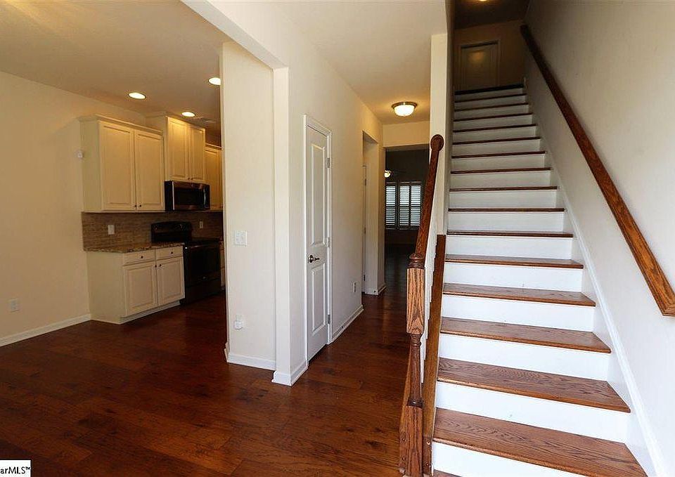 1st image of 318 Bellerive Dr