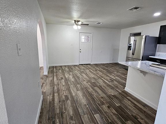 4th image of 310 W DESERT Drive