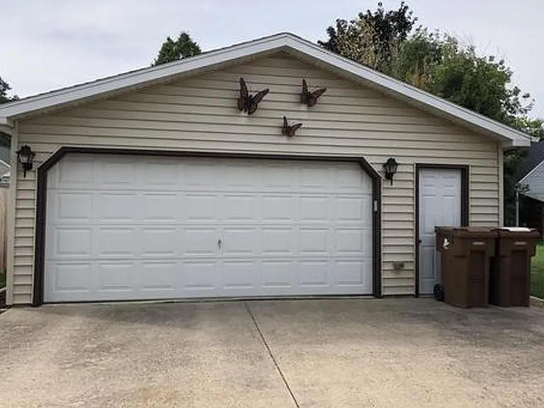 825 Jefferson St — Photo 1