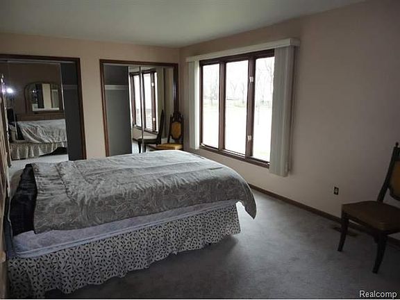 5th image of 203 Lac Ste Claire Dr