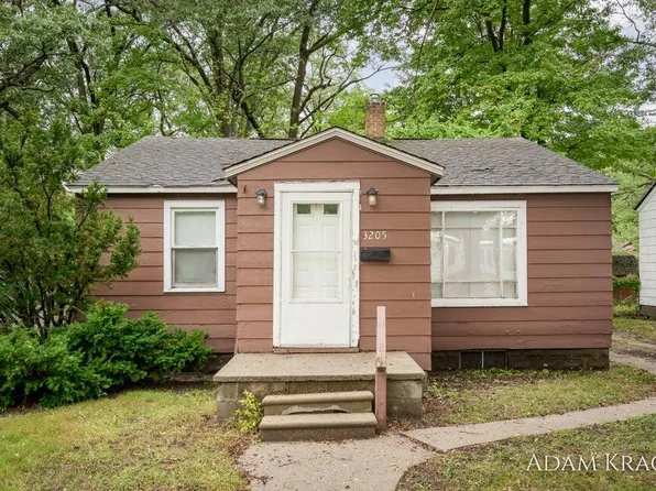 3205 9th St, Muskegon Heights, MI 49444