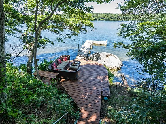 4th image of 211 Herring Pond Rd