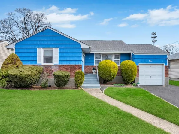 9 Henderson Avenue, Valley Stream, NY 11580