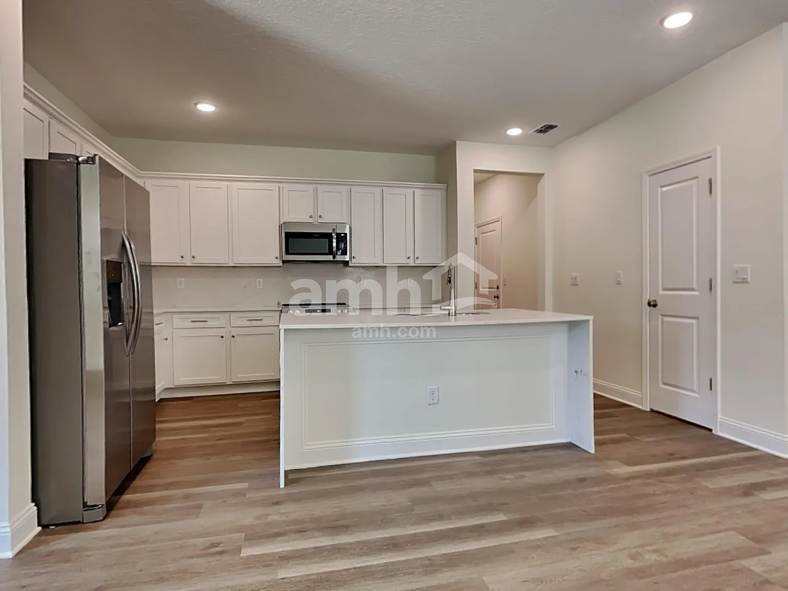 4 bed, 2.5 bath, 2053 sqft, $2,305 — Photo 3