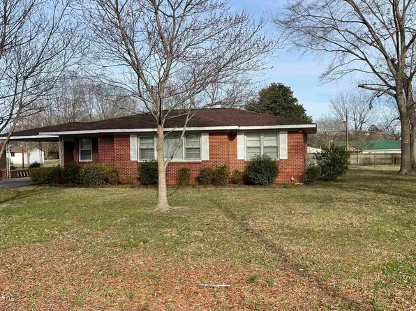 210 Auburn St, Centre, AL 35960
