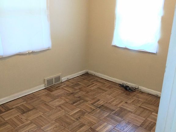 4th image of 9580 Grandville Ave