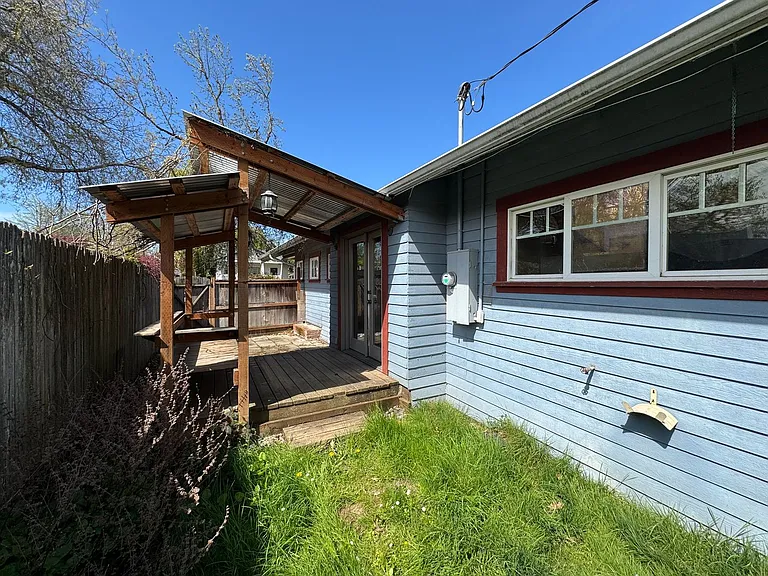 2077 Onyx St — Photo 9