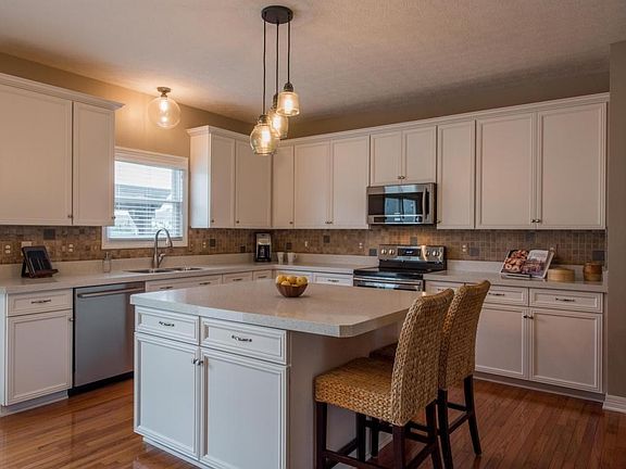 5th image of 3255 Benbrook Pond Dr