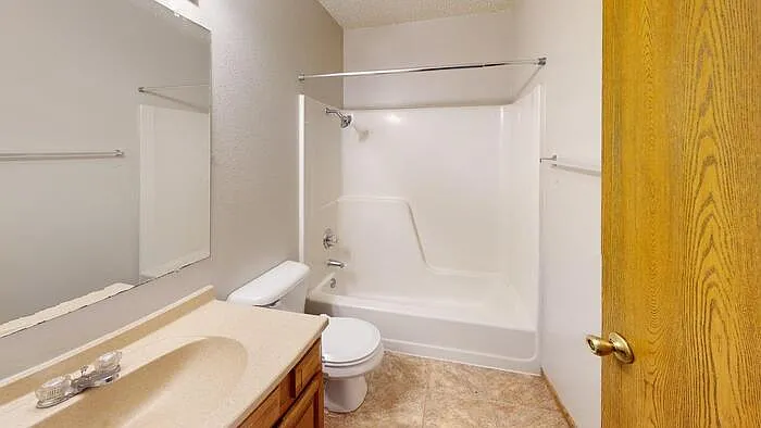 2 bed, 1.5 bath, $999 — Photo 2
