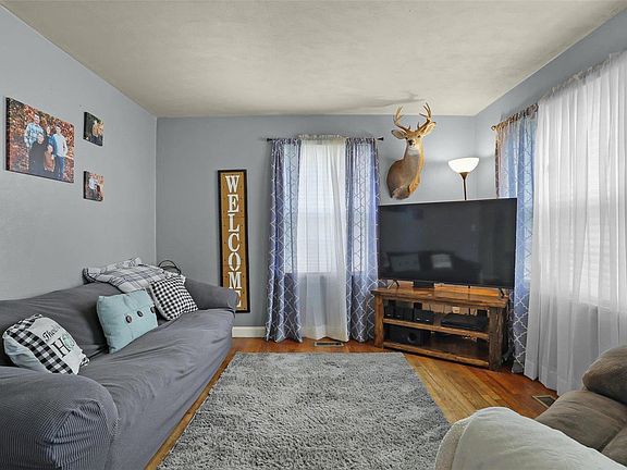 4th image of 809 Miller St