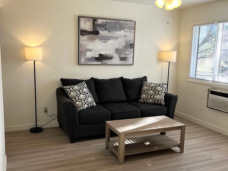 219 14th Ave S #5 — Photo 5