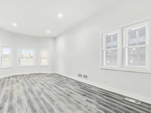 3053 E 79th St #1, Chicago, IL 60649