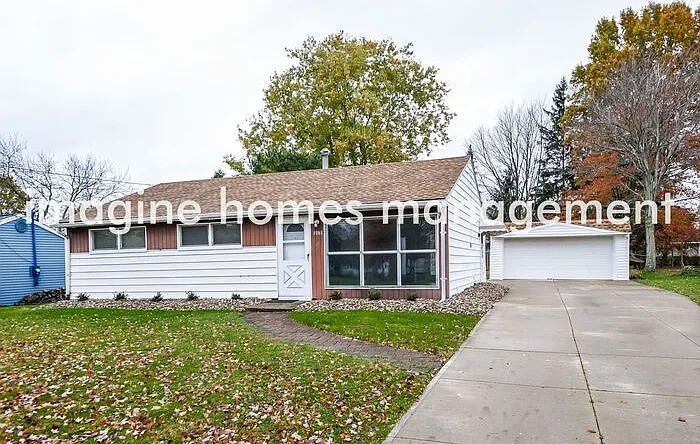 1879 Hillsdale Dr — Photo 2