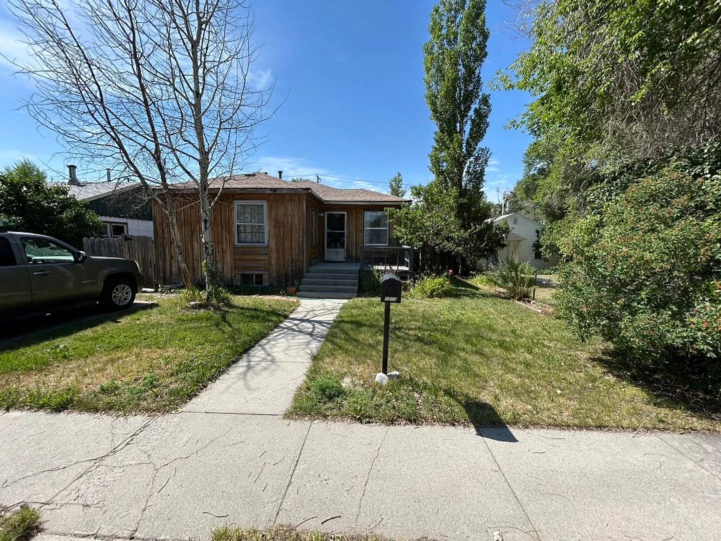 4 Bedroom 1.5 Bath House with Washer and Dryer and Fenced Back Yard — Photo 2