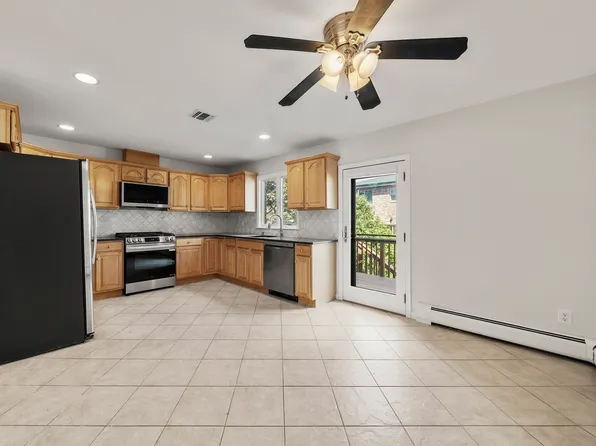 229 Franklin Avenue image 8 of 27