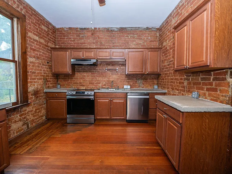 2660 Jefferson Ave — Photo 16